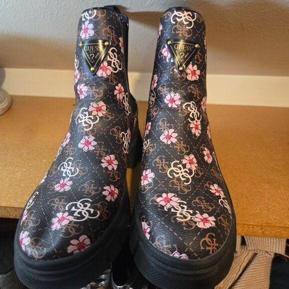 Women's Guess Boots Size 11, Pink Flower design. Like New, Pull on - Picture 1 of 3